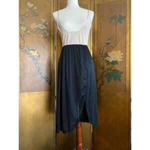 Vintage half slip in black with slit, size M